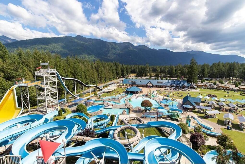 Mountain Retreat With Views, Hot Tub, Games & Ac Villa Chilliwack Bagian luar foto
