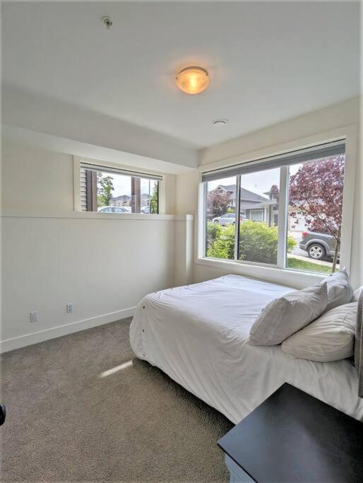 Mountain Retreat With Views, Hot Tub, Games & Ac Villa Chilliwack Bagian luar foto