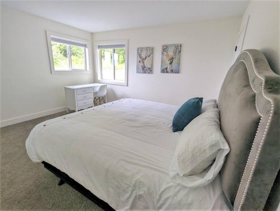 Mountain Retreat With Views, Hot Tub, Games & Ac Villa Chilliwack Bagian luar foto