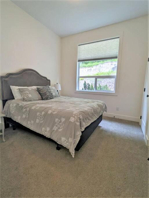 Mountain Retreat With Views, Hot Tub, Games & Ac Villa Chilliwack Bagian luar foto
