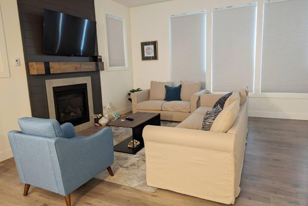 Mountain Retreat With Views, Hot Tub, Games & Ac Villa Chilliwack Bagian luar foto