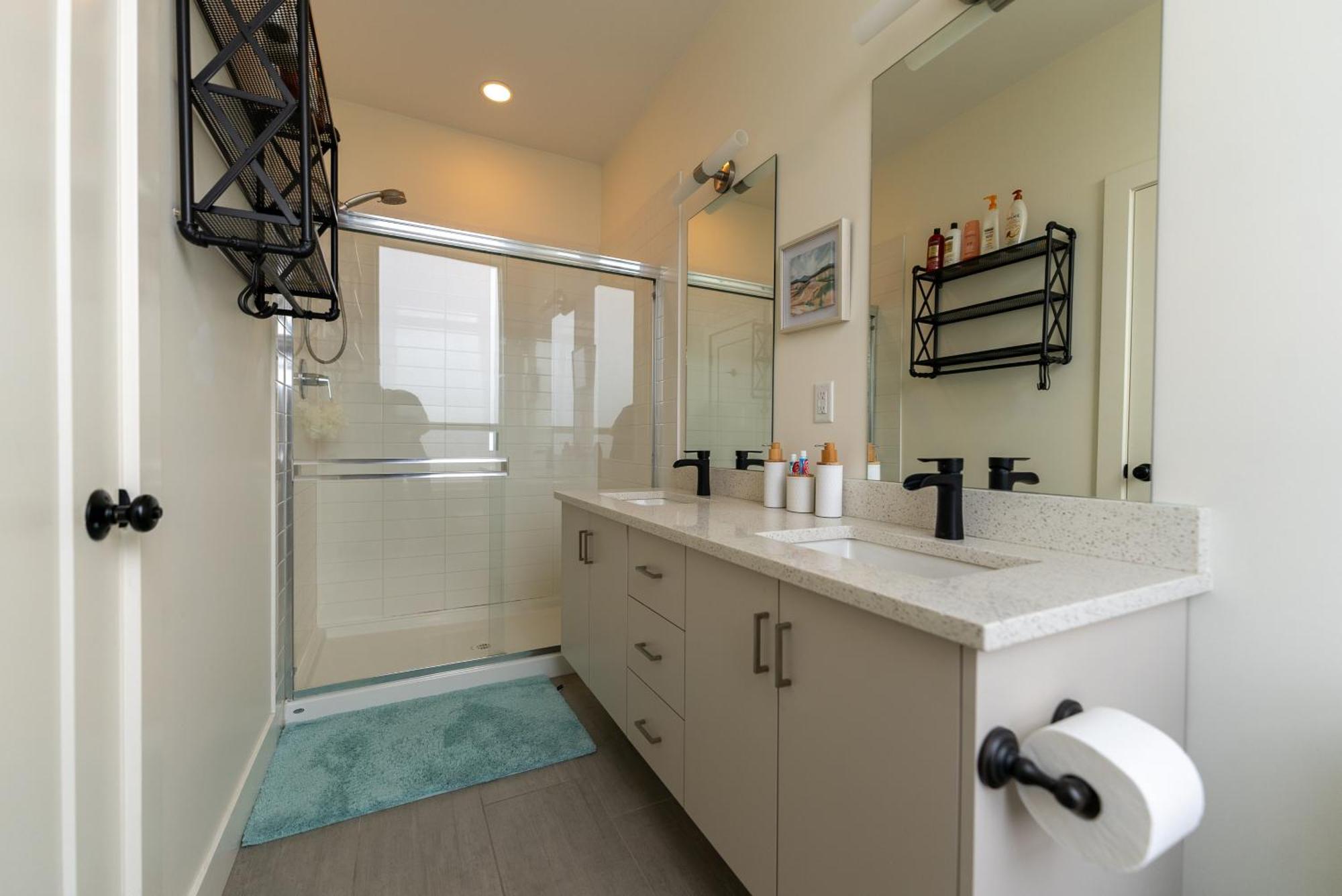 Mountain Retreat With Views, Hot Tub, Games & Ac Villa Chilliwack Bagian luar foto
